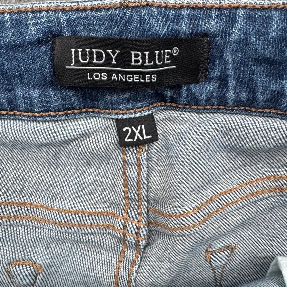 Judy Blue Distressed Denim Bermuda Shorts Womens 2XL Ripped Raw Hem Excellent